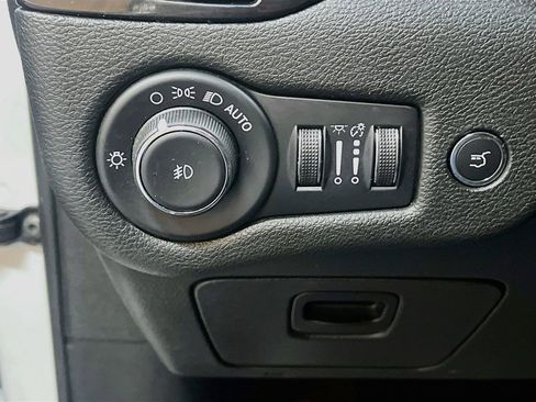 Used 2023 Jeep Cherokee Altitude Lux AWD/4WD image 10