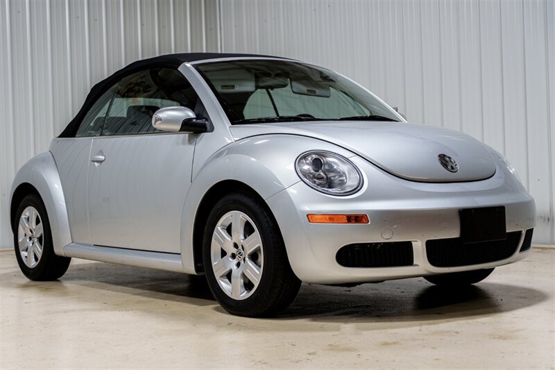 Used 2007 Volkswagen Beetle Convertible FWD image 1