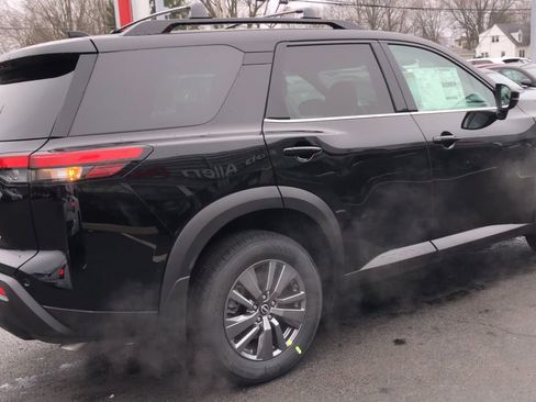 New 2025 Nissan Pathfinder SV image 8