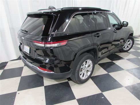 Used 2023 Jeep Grand Cherokee Limited AWD/4WD image 11