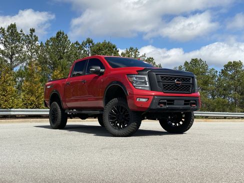 Used 2020 Nissan Titan PRO-4X image 2