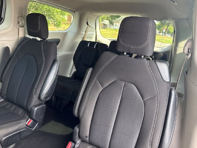 Used 2023 Chrysler Voyager LX FWD image 8