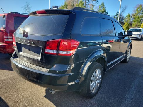 Used 2017 Dodge Journey SE w/ Comfort/Convenience Group image 3