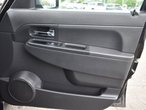 Used 2011 Jeep Liberty Sport AWD/4WD image 36