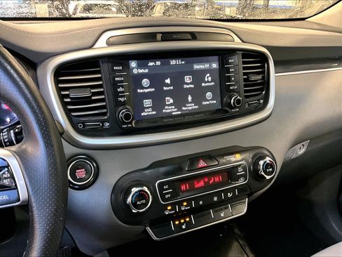 Used 2019 Kia Sorento SX image 19