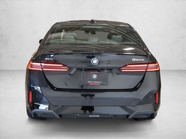 Used 2027 BMW 550e xDrive AWD/4WD image 7