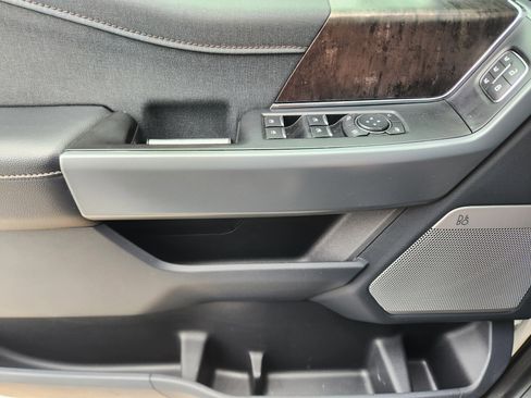 Used 2022 Ford F150 Lightning Lariat image 27