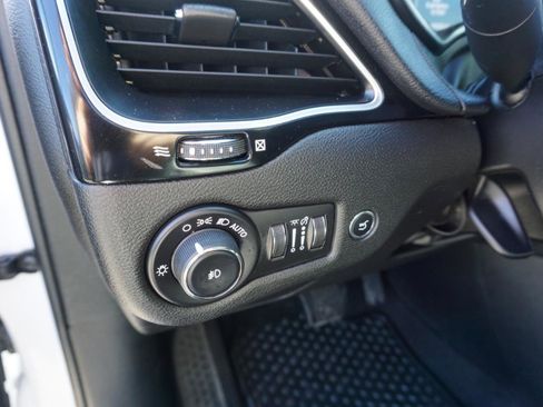 Used 2019 Jeep Cherokee Latitude Plus image 15