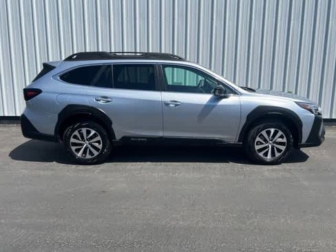 Used 2025 Subaru Outback Premium AWD/4WD image 7