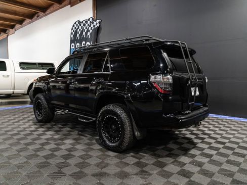 Used 2017 Toyota 4Runner TRD Off-Road Premium AWD/4WD image 4