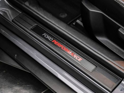 Used 2021 Ford Mustang Shelby GT500 w/ Carbon Fiber Track Pack RWD image 48