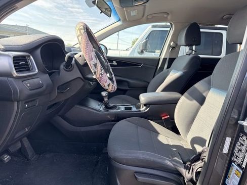 Used 2020 Kia Sorento AWD V6 image 6