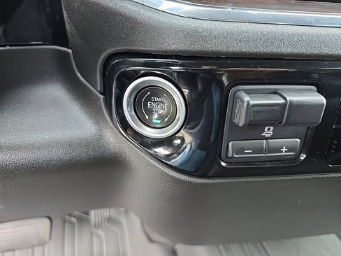 Used 2024 GMC Sierra 3500 SLT image 17