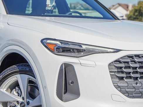 New 2025 Audi Q5 Premium Plus image 2