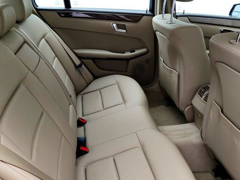 Used 2010 Mercedes-Benz E 350 4MATIC Sedan image 22