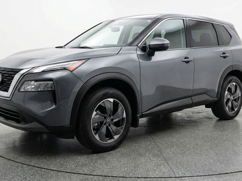 Used 2025 Nissan Rogue SV image 3