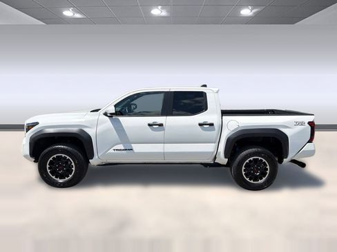 Used 2025 Toyota Tacoma TRD Off-Road AWD/4WD image 2