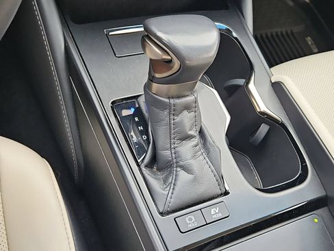 Used 2025 Lexus ES 300h w/ Premium Package FWD image 16
