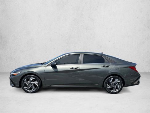 Used 2025 Hyundai Elantra Limited FWD image 8