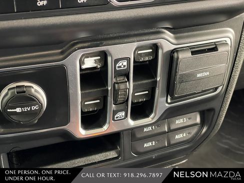 Used 2019 Jeep Wrangler Unlimited Sahara image 34