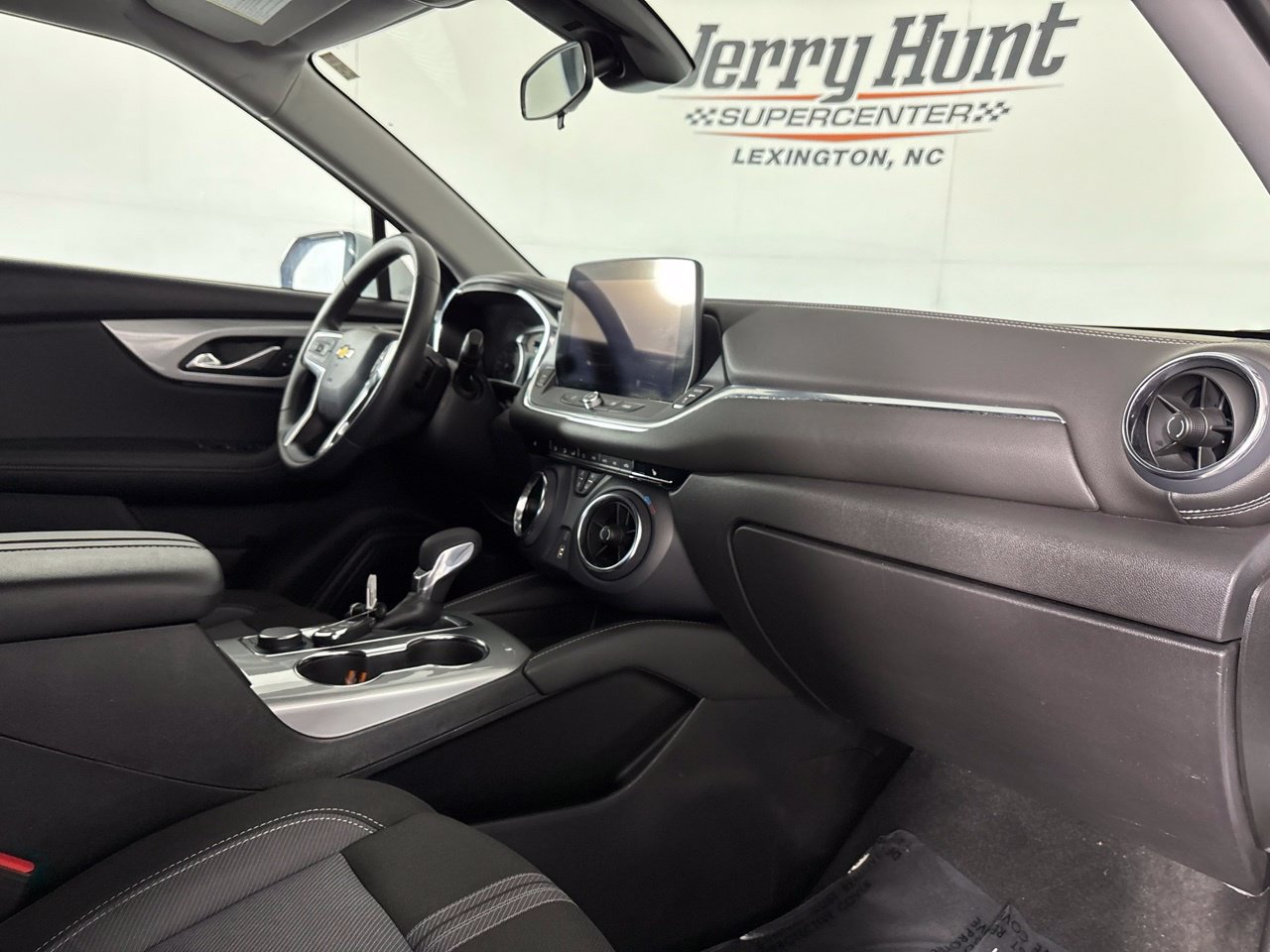 Used 2025 Chevrolet Blazer LT FWD image 30