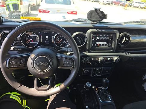 Used 2023 Jeep Gladiator Sport AWD/4WD image 13
