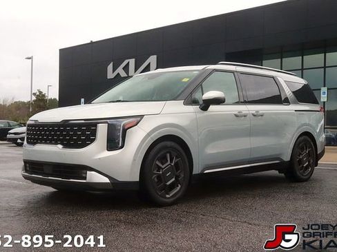 Used 2025 Kia Carnival SX FWD image 1