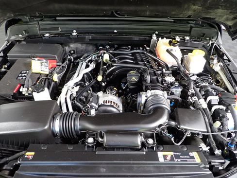 Used 2022 Jeep Gladiator Mojave w/ Cold Weather Group AWD/4WD image 39