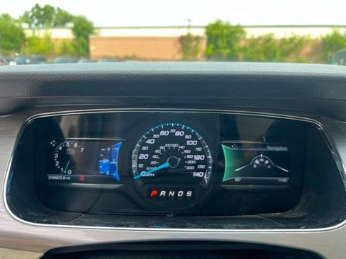 Used 2017 Ford Taurus SEL w/ Equipment Group 201A FWD image 22