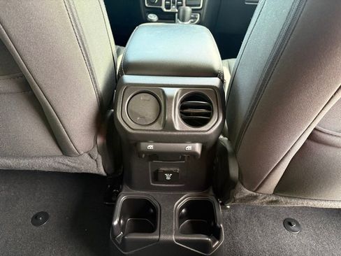 Used 2023 Jeep Wrangler Unlimited Sahara w/ LED Lighting Group AWD/4WD image 27