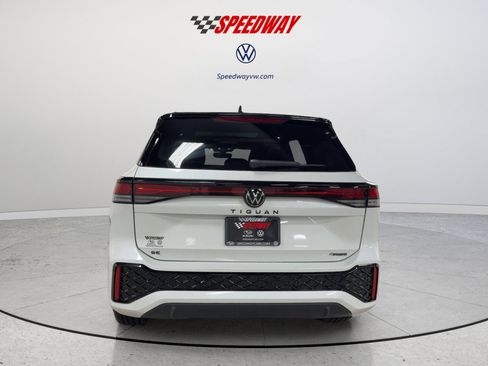 New 2026 Volkswagen Tiguan SE R-Line image 8
