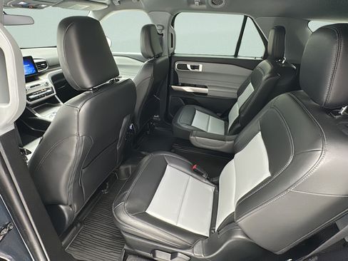 Used 2023 Ford Explorer XLT w/ Equipment Group 202A AWD/4WD image 9