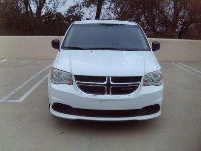Used 2016 Dodge Grand Caravan American Value Package w/ UConnect Hands-Free Group