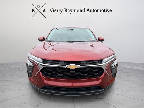 Used 2024 Chevrolet Trax LS w/ LS Convenience Package image 2