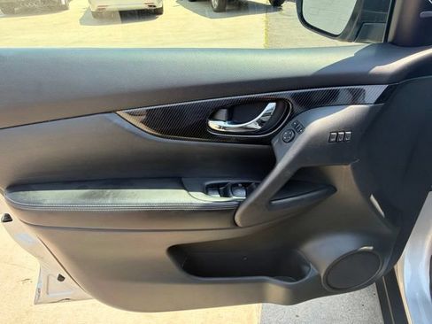 Used 2017 Nissan Rogue SL w/ SL Premium Package AWD/4WD image 17