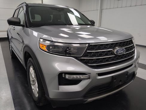 Used 2022 Ford Explorer XLT w/ Equipment Group 202A AWD/4WD image 14
