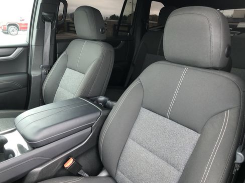 Used 2025 GMC Acadia Elevation image 15