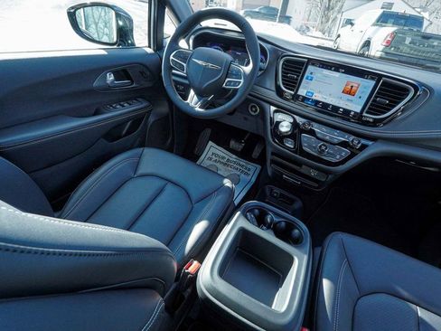 New 2026 Chrysler Pacifica Select image 39