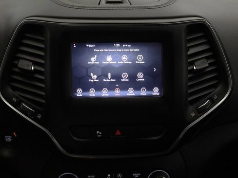 Used 2020 Jeep Cherokee Latitude Plus w/ Cold Weather Group FWD image 17
