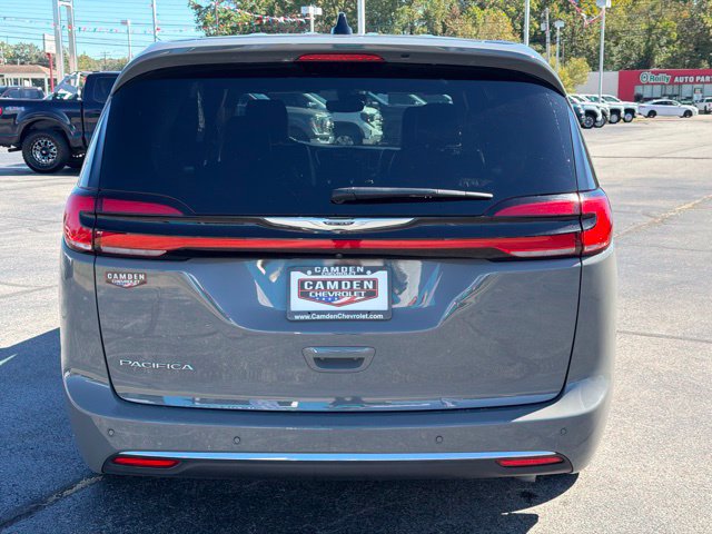 Used 2025 Chrysler Pacifica Select FWD image 10