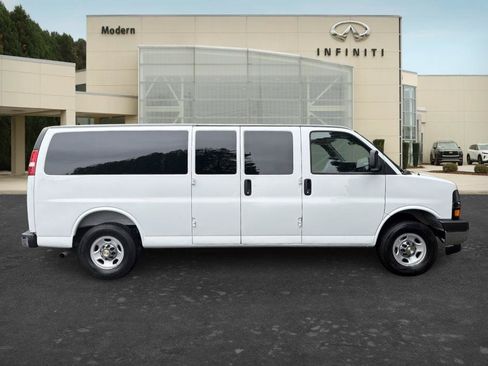 Used 2025 Chevrolet Express 3500 LT w/ LT Preferred Equipment Group RWD image 4