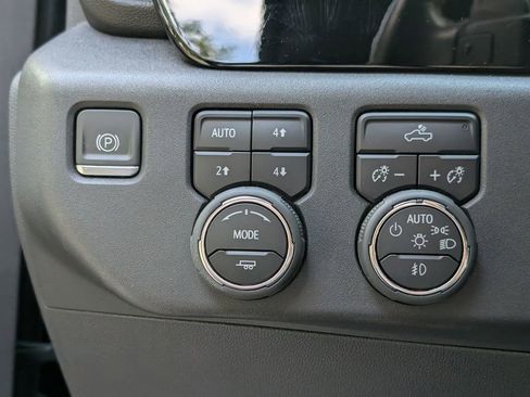 Used 2024 Chevrolet Silverado 1500 LT Trail Boss w/ Convenience Package II AWD/4WD image 34