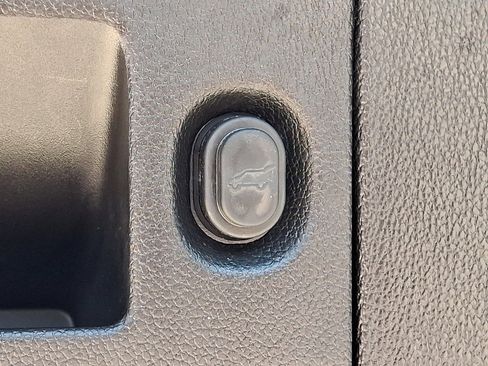 Used 2019 Chevrolet Suburban Premier AWD/4WD image 30