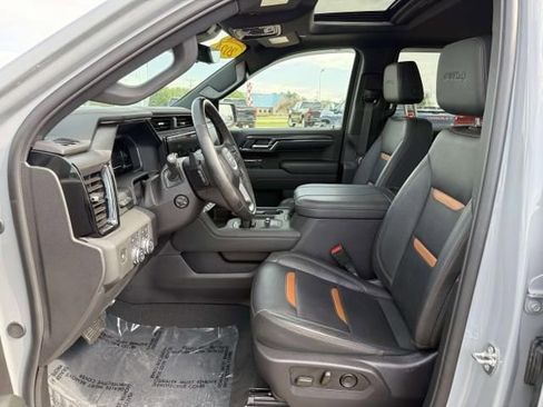 Used 2024 GMC Sierra 1500 AT4 w/ Technology Package AWD/4WD image 11