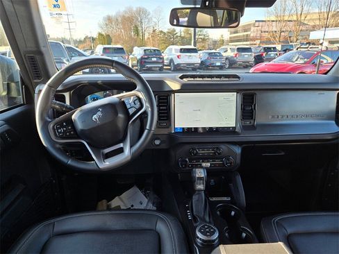 Used 2025 Ford Bronco Badlands image 10