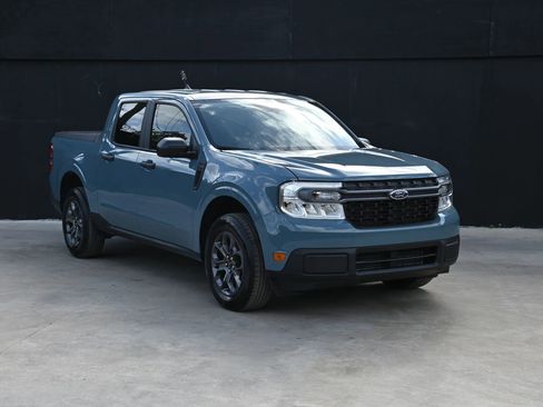 Used 2023 Ford Maverick XLT FWD image 2