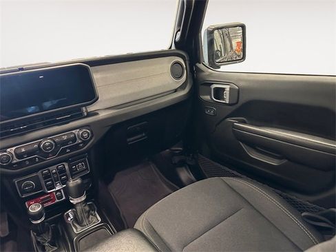 Used 2024 Jeep Gladiator Sport image 11