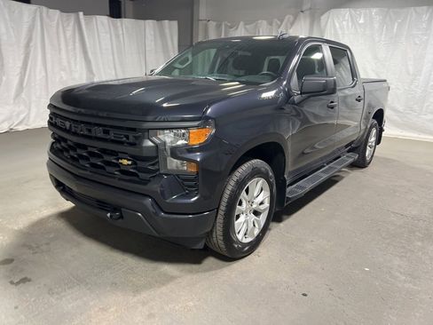 Used 2023 Chevrolet Silverado 1500 Custom image 3