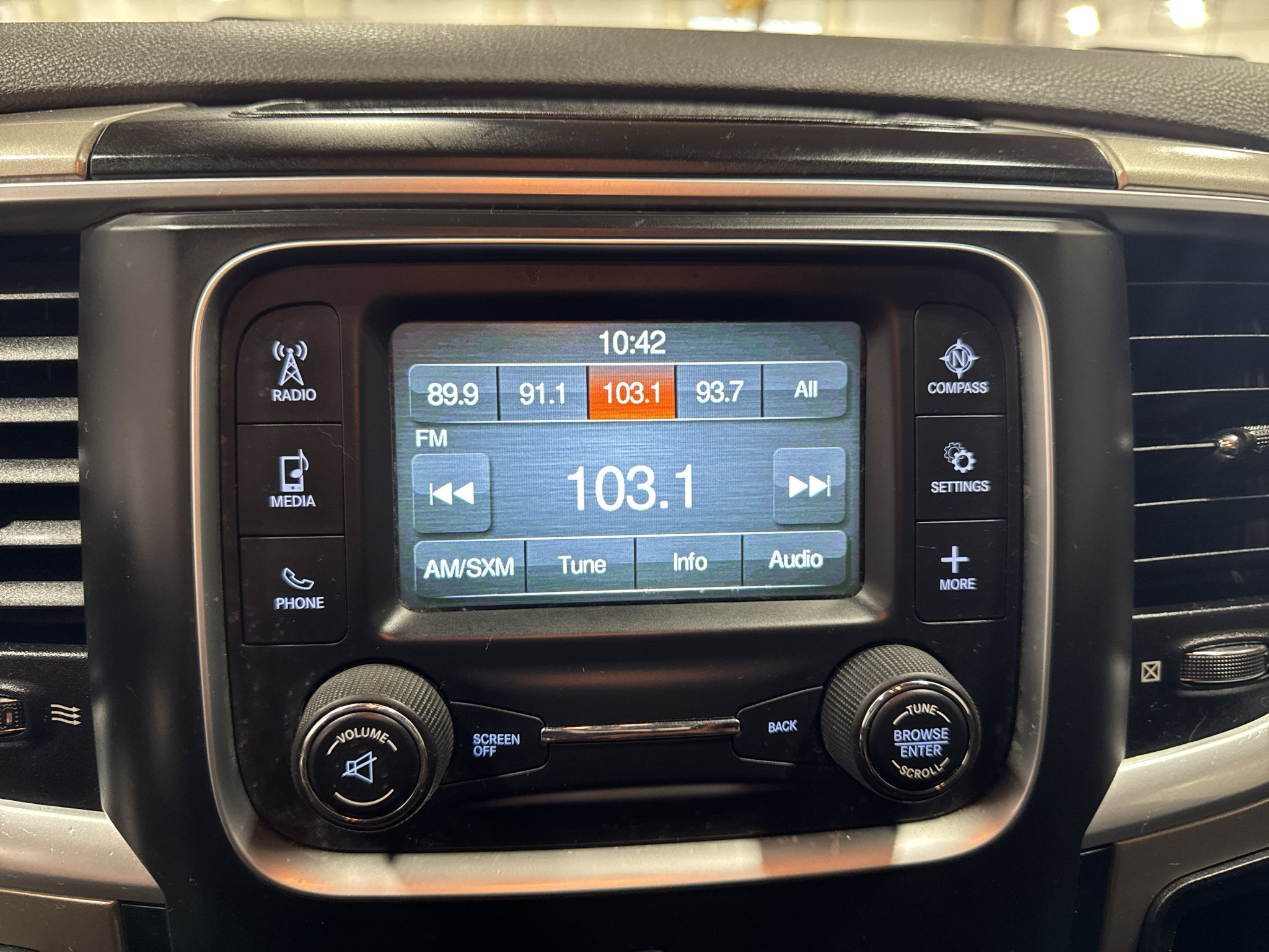 Used 2018 RAM 1500 Classic SLT AWD/4WD image 25