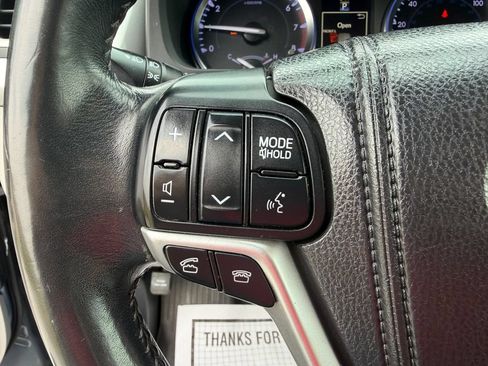 Used 2014 Toyota Highlander XLE AWD/4WD image 32